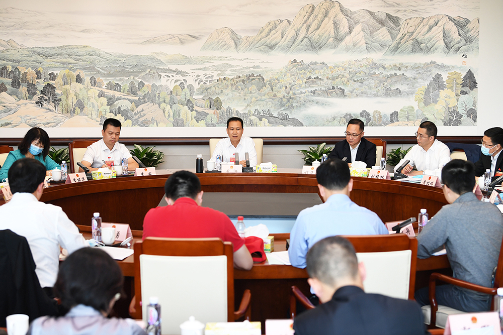 南山区委书记曾湃:坚持全心全意为人民服务 开放思维