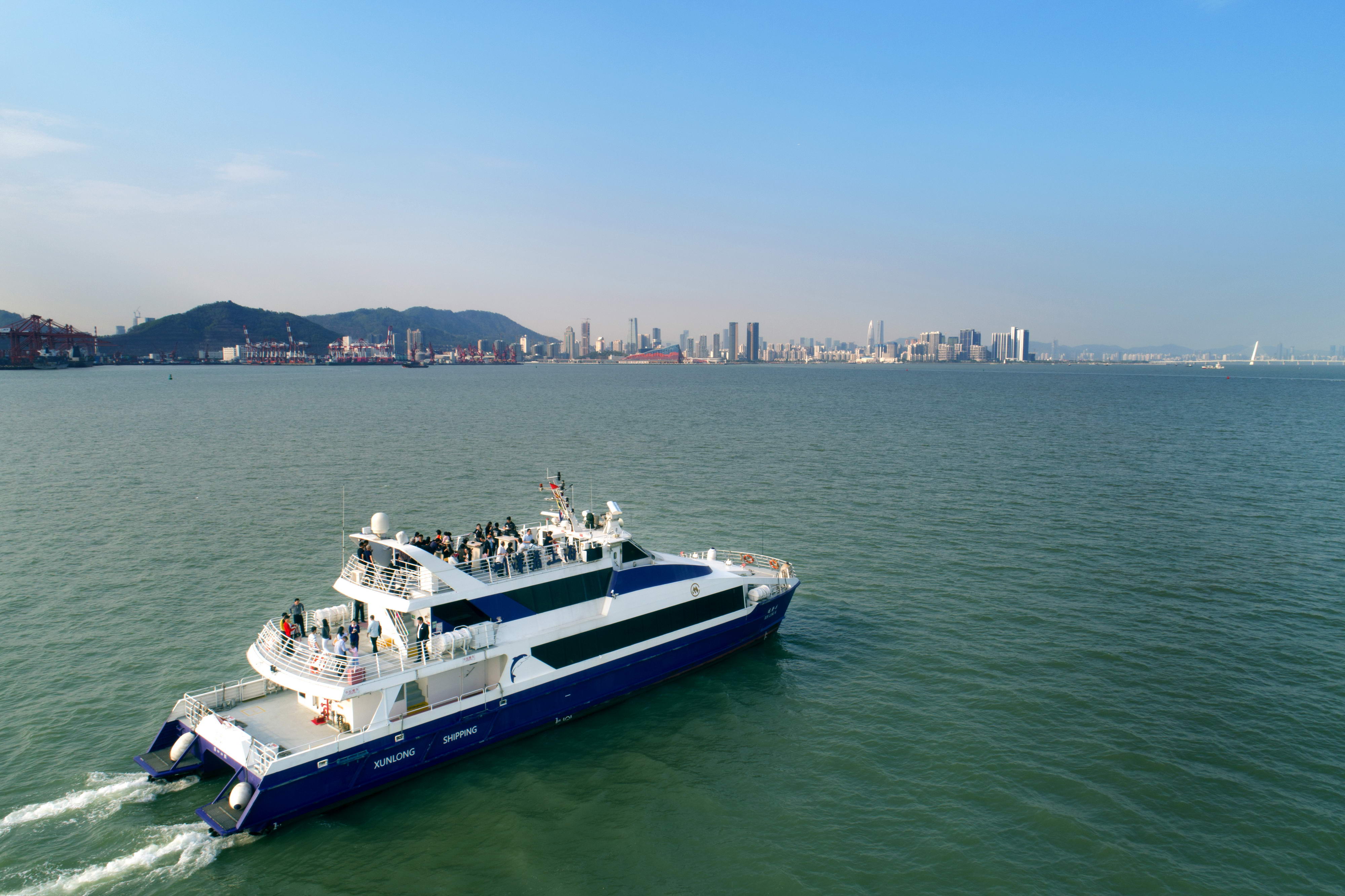6海上看深圳项目让市民从另一个角度审视海、港、湾、城市等绝美风光，为市民出行、海上旅游观光提供了新的选择。.jpg