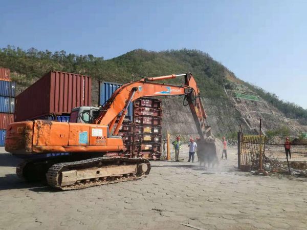 地铁12号线赤湾停车场现车图