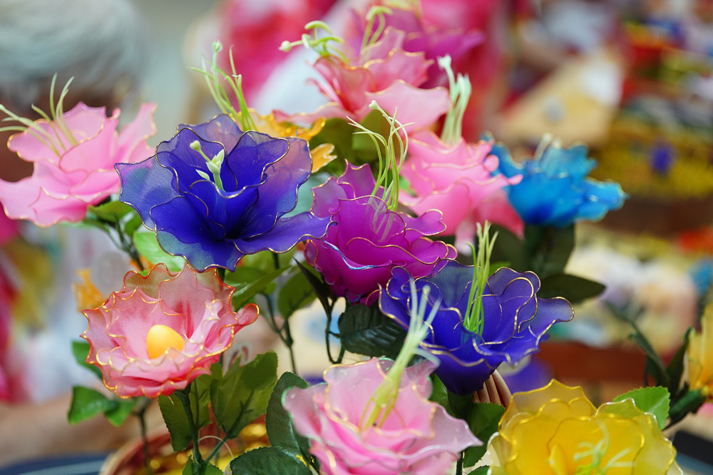 Wire flowers made by members of the team._副本.jpg