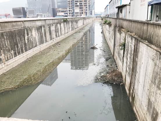 说明: C:UsersAdministratorDesktop南山区河流治理前后对比图铲湾渠治理前-铲湾路转临海大道拐角处.JPG