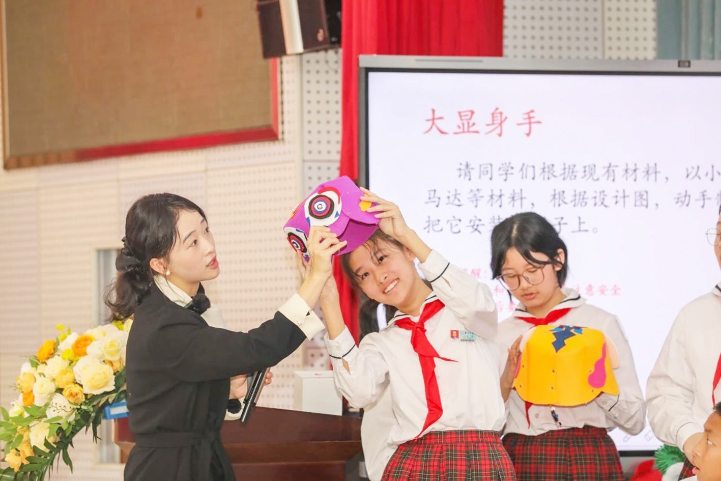 卓雅小学师生展示《醒狮点睛》课堂教学。消息报通讯员 谢达豪 摄.jpg