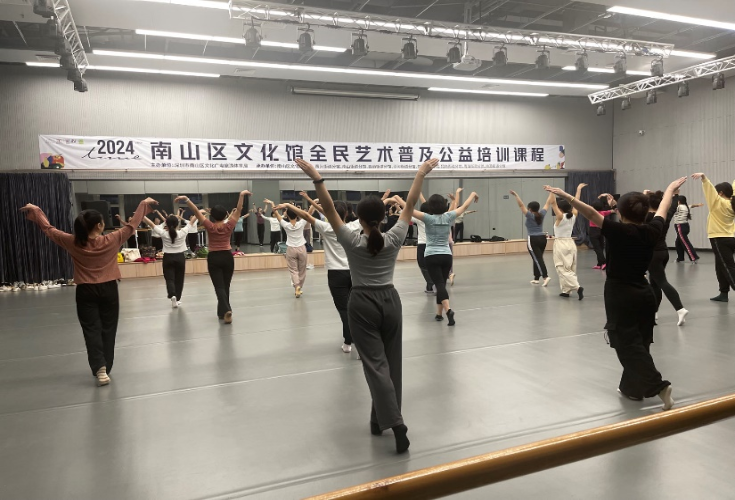 成人形体训练——南山街道龙海文体中心蒲公英公益课堂