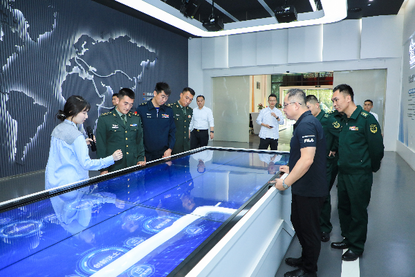 2.拥军支前基地观摩照片.jpg