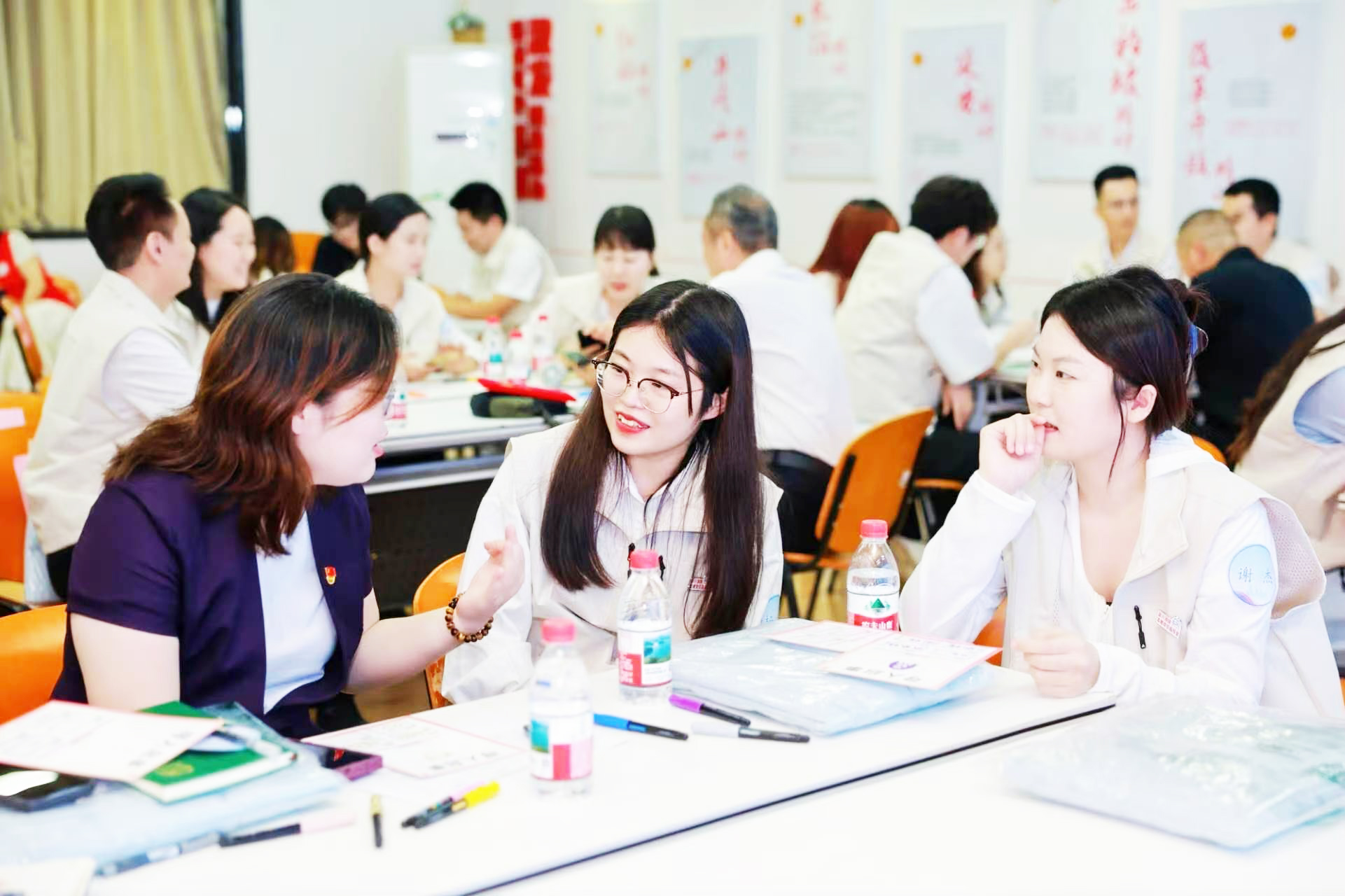 2026年4月16日，招商街道新兴领域发展党员指导室开班，    开班仪式现场举行趣味破冰游戏，增进学员间交流互动。招商街道供图.jpg