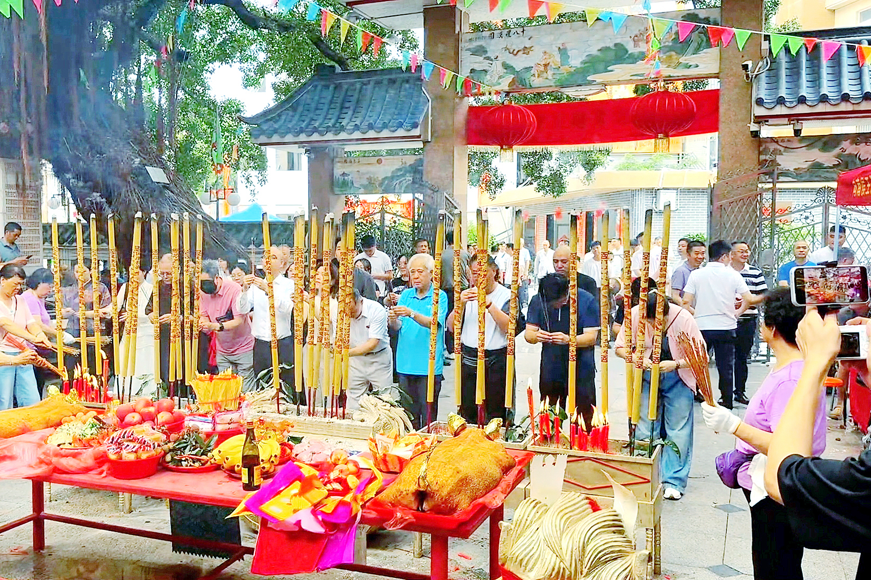 6月8日(农历四月廿三),南山街道向南村向南侯王诞祭典活动在向南侯王古庙举行。向南侯王诞祭典现场。消息报融媒体记者 黄雪波 摄.jpg