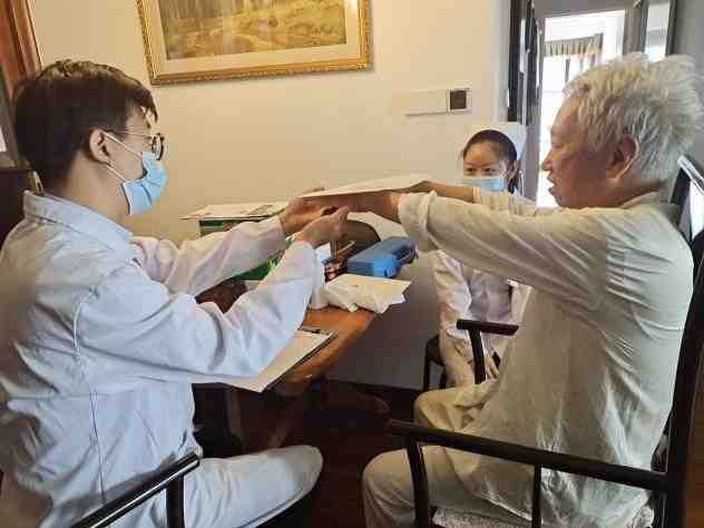 文昌街社区“长者关怀 送爱到家”居家养老与护理项目2