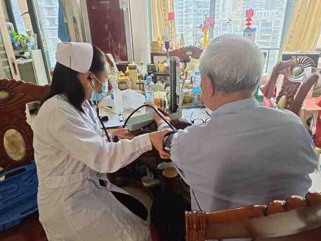 文昌街社区“长者关怀 送爱到家”居家养老与护理项目3