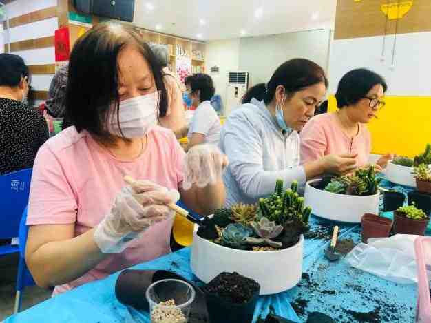 雷岭社区“最美夕阳红”长者巧手手工坊资料图片